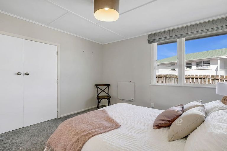 Photo of property in 94 Driver Crescent, Cannons Creek, Porirua, 5024