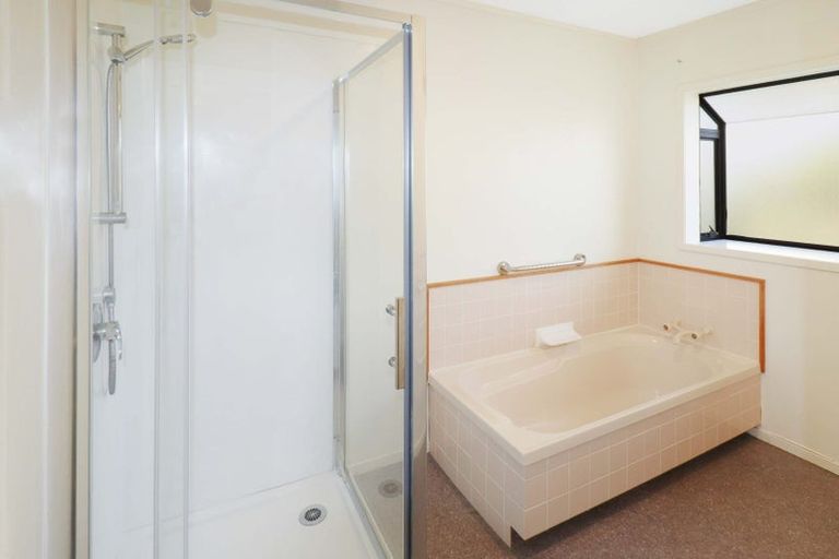 Photo of property in 38 Gurkha Crescent, Khandallah, Wellington, 6035