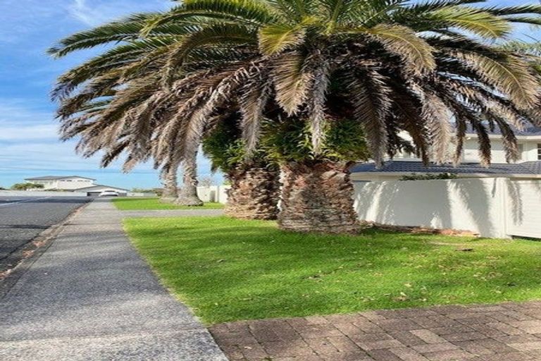 Photo of property in 2b Braemar Road, Castor Bay, Auckland, 0620
