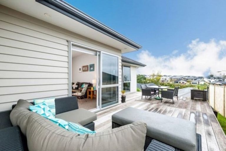 Photo of property in 54 Madison Terrace, Silverdale, 0932