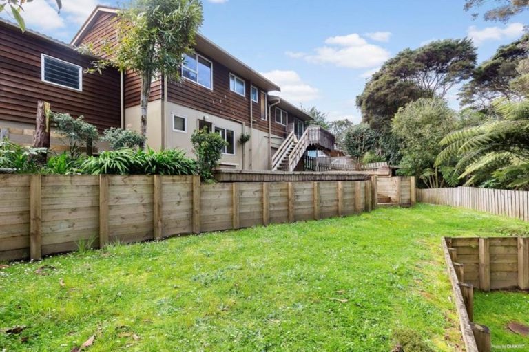 Photo of property in 62 Easton Park Parade, Glenfield, Auckland, 0629