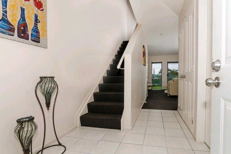 Photo of property in 25/3 Hulme Place, Henderson, Auckland, 0612