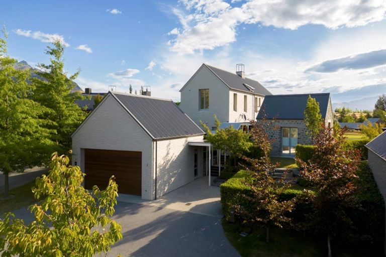 Photo of property in 15 Ayrburn Ridge, Arrowtown, Queenstown, 9371