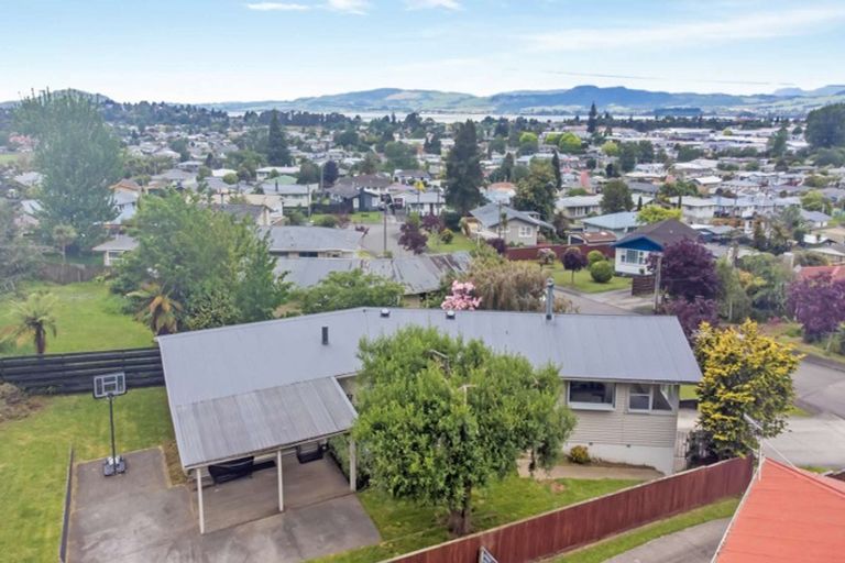 Photo of property in 9 Teal Place, Selwyn Heights, Rotorua, 3015