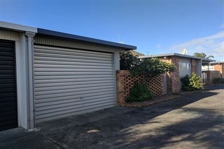 Photo of property in 2/50 Kitchener Road, Milford, Auckland, 0620