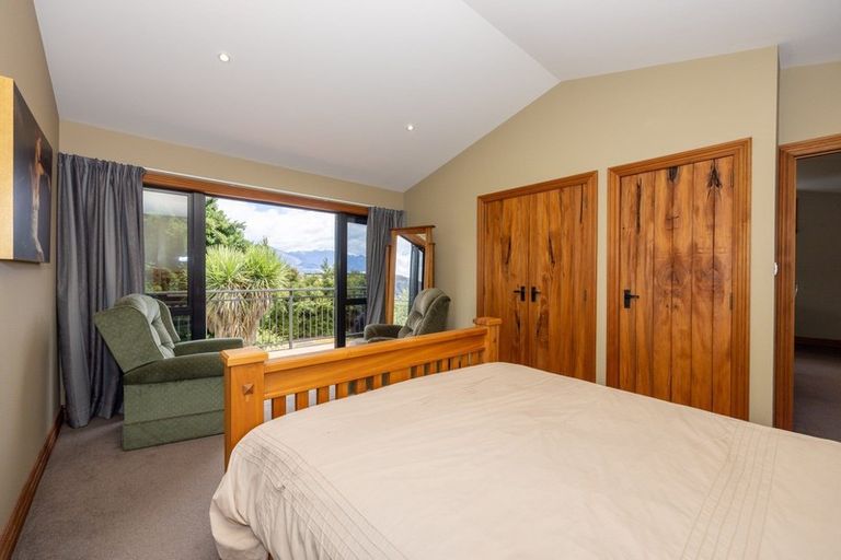 Photo of property in 10 Minaret Ridge, Wanaka, 9305