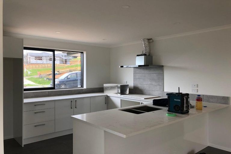 Photo of property in 10 James Elliot Way, Pokeno, 2402