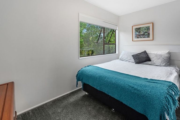 Photo of property in 17 Chatham Avenue, Paremoremo, Auckland, 0632