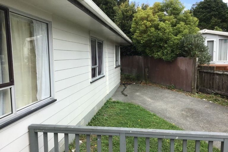 Photo of property in 51 Larissa Avenue, Henderson, Auckland, 0610