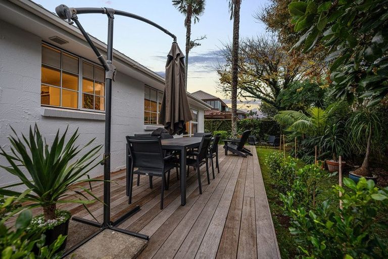 Photo of property in 3/4 Frater Avenue, Milford, Auckland, 0620