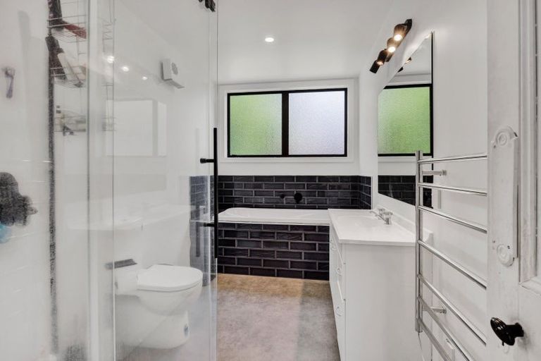 Photo of property in 9 Carrington Street, Inglewood, 4330