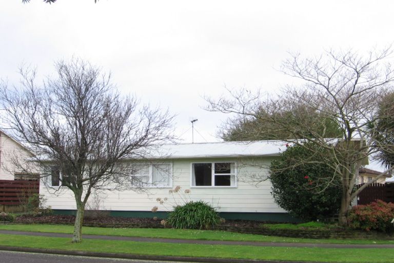 Photo of property in 2 Capri Place, Awapuni, Palmerston North, 4412