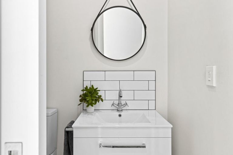 Photo of property in 32 Awanui Crescent, Matakana, 0985