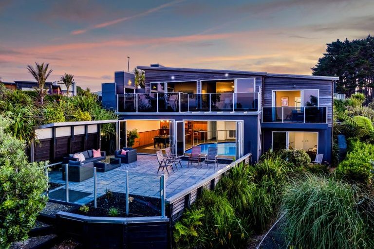 Photo of property in 14 Shearer Drive, Oakura, 4314