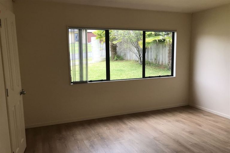 Photo of property in 8 Blethyn Place, Te Atatu South, Auckland, 0610
