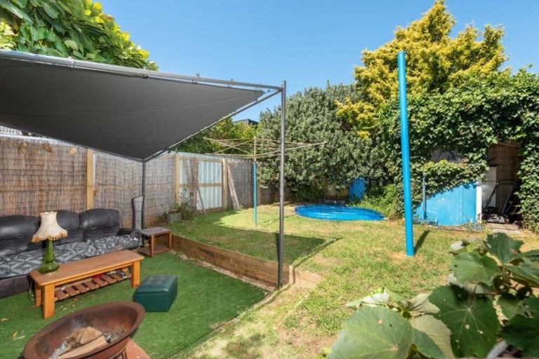 Photo of property in 17 Pitau Road, Mount Maunganui, 3116