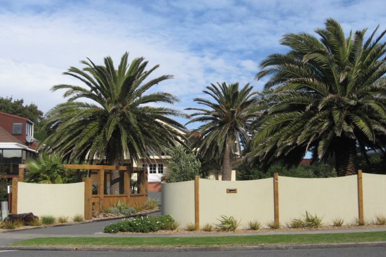 Photo of property in 14 Garden Road, Raumati Beach, Paraparaumu, 5032