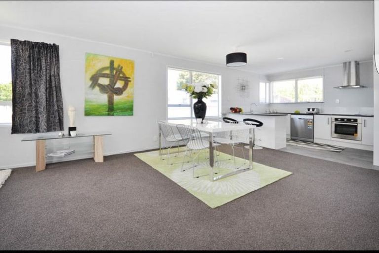 Photo of property in 404 Roscommon Road, Clendon Park, Auckland, 2103