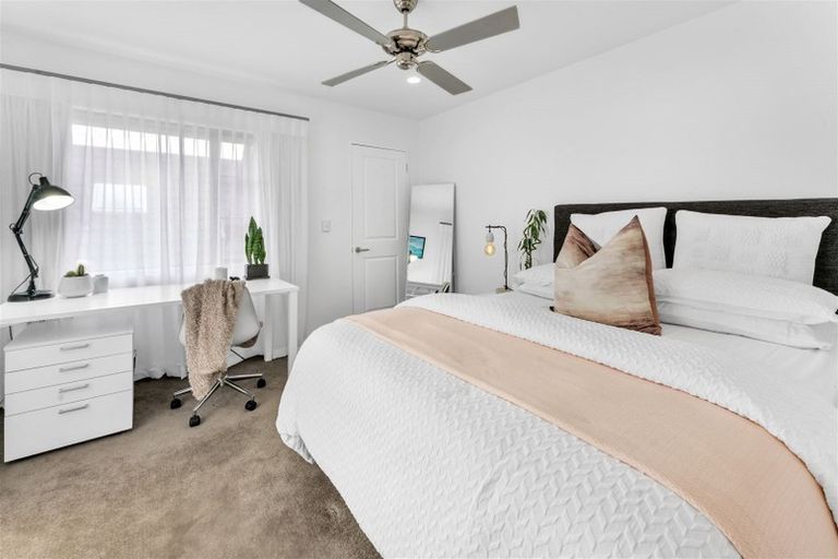 Photo of property in 55c Hattaway Avenue, Bucklands Beach, Auckland, 2012