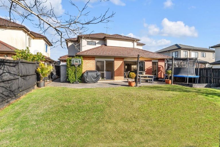 Photo of property in 4 Bridgefield Crescent, Flat Bush, Auckland, 2016