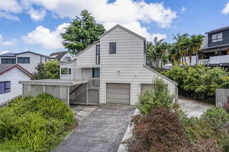 Photo of property in 38 Eugenia Rise, Totara Heights, Auckland, 2105