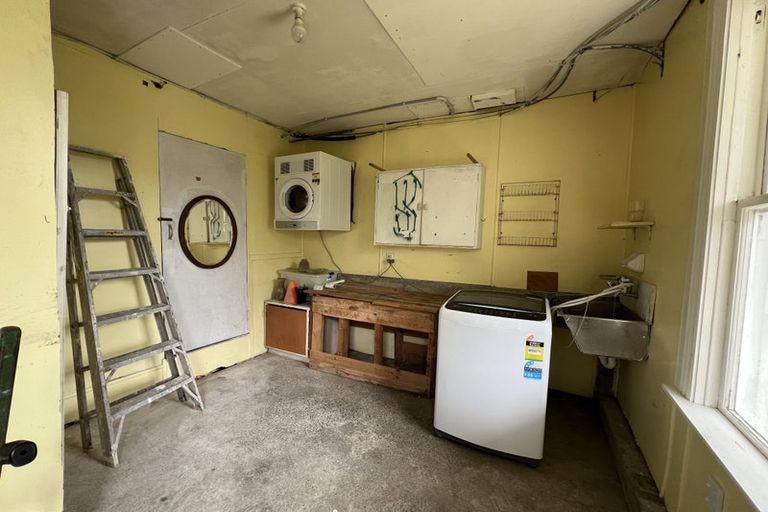 Photo of property in 23 Hawker Street, Mount Victoria, Wellington, 6011