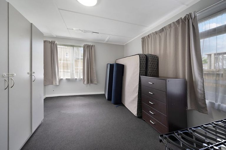 Photo of property in 19 Lynwood Road, New Lynn, Auckland, 0600