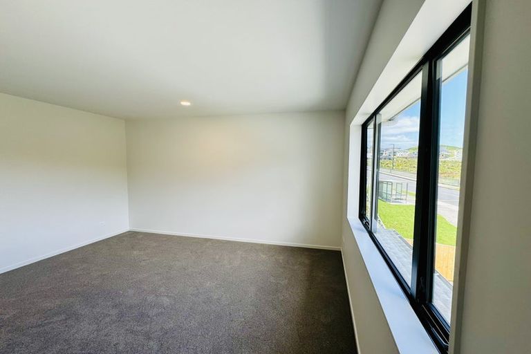 Photo of property in 72 Arran Drive, Orewa, 0931
