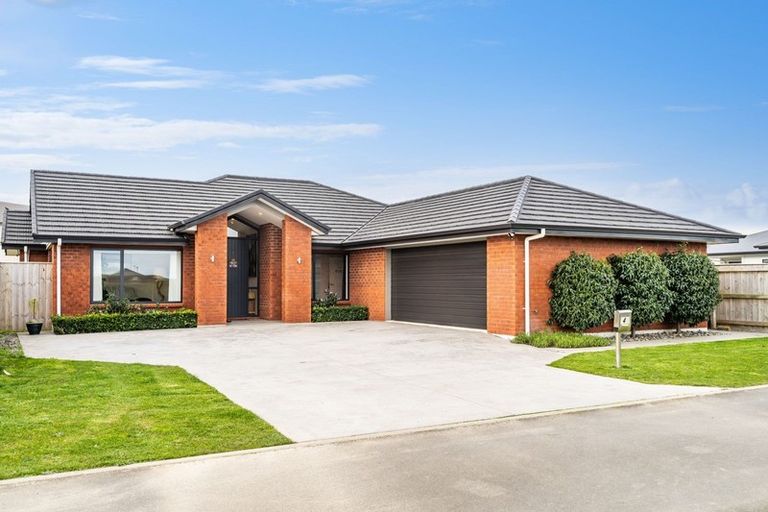 Photo of property in 4 Routhan Way, Carterton, 5713