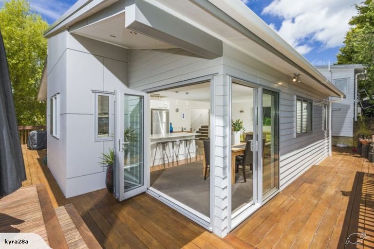 Photo of property in 22a Reynolds Place, Torbay, Auckland, 0630