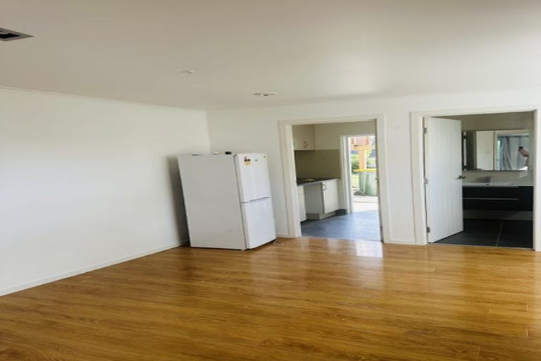 Photo of property in 120 Birkdale Road, Birkdale, Auckland, 0626