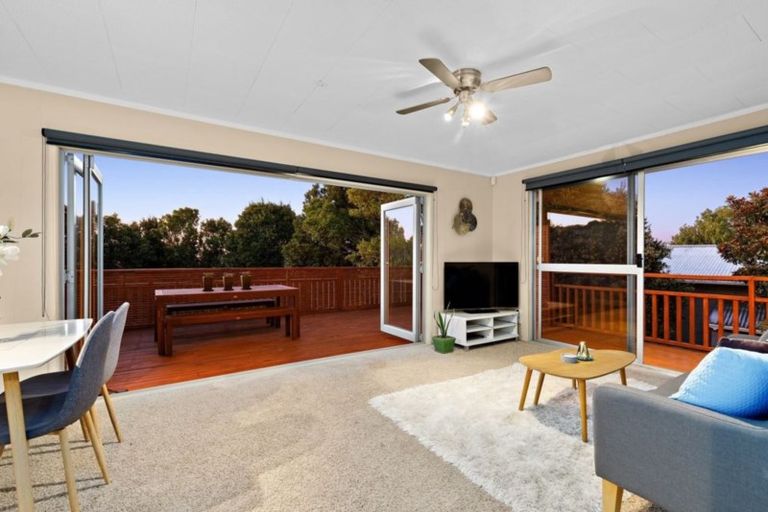 Photo of property in 12 Beauchamp Drive, Massey, Auckland, 0614