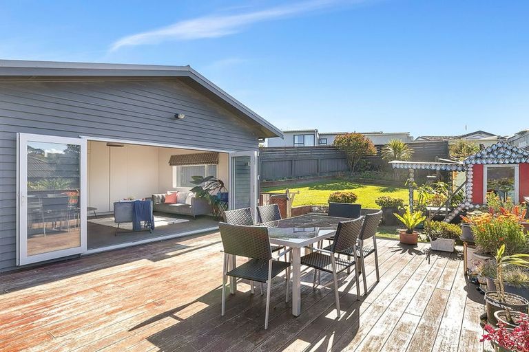 Photo of property in 14 Kahutea Terrace, Titahi Bay, Porirua, 5022