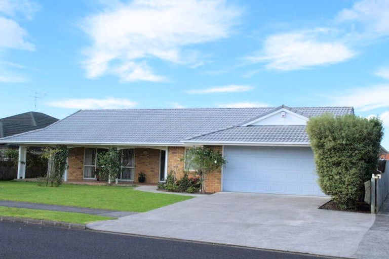 Photo of property in 2/15 Pajaro Place, Golflands, Auckland, 2013