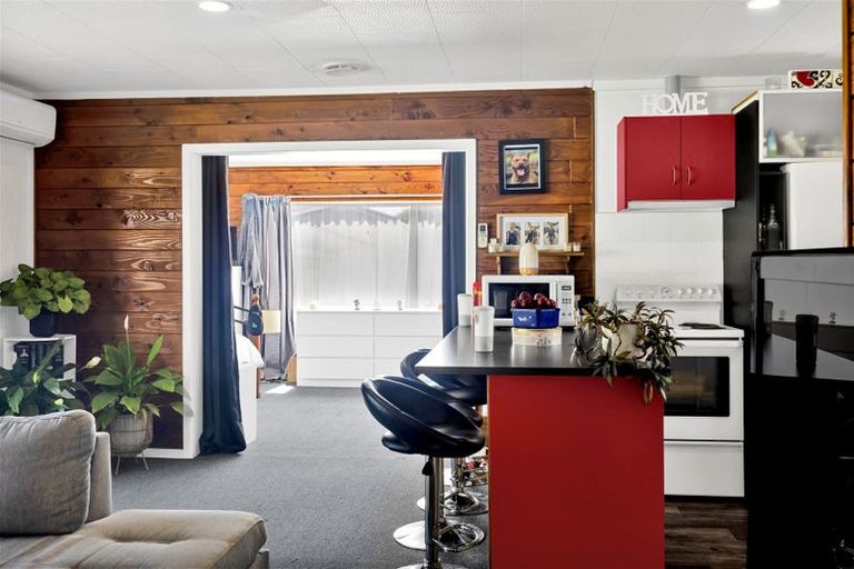 Photo of property in 15 Camellia Avenue, Bell Block, New Plymouth, 4312