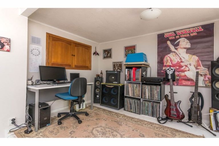 Photo of property in 84 Otitori Bay Road, Titirangi, Auckland, 0604