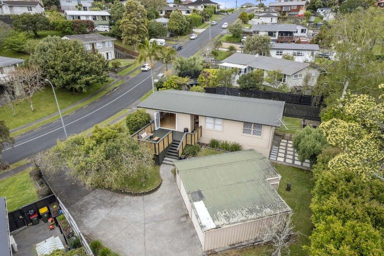 Photo of property in 22 Robbies Road, Shelly Park, Auckland, 2014