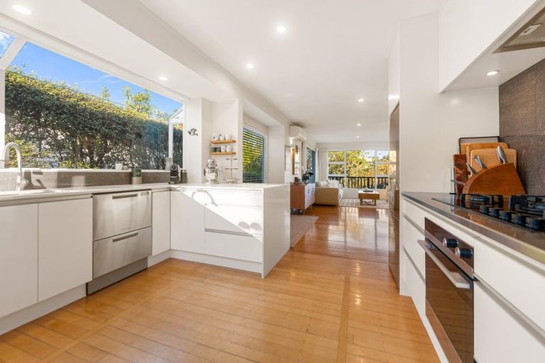 Photo of property in 40 Peter Terrace, Castor Bay, Auckland, 0620
