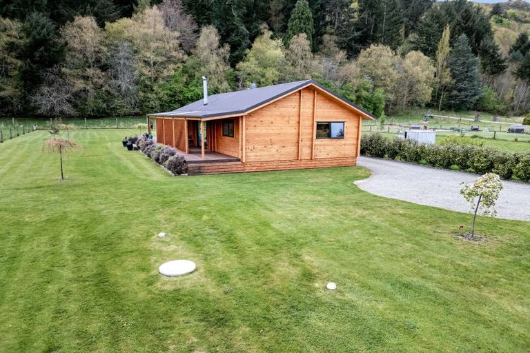 Photo of property in 10 Carlisle Street, Athol, 9793