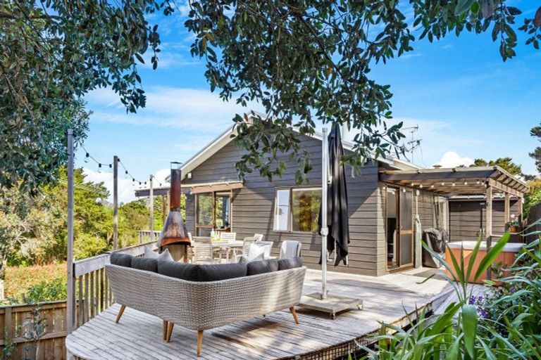 Photo of property in 34 Grand View Road, Leigh, 0985