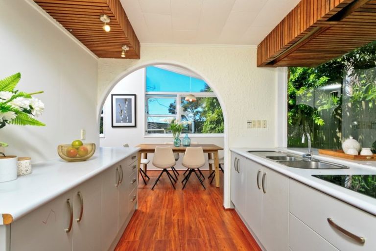 Photo of property in 88 Ayton Drive, Totara Vale, Auckland, 0629