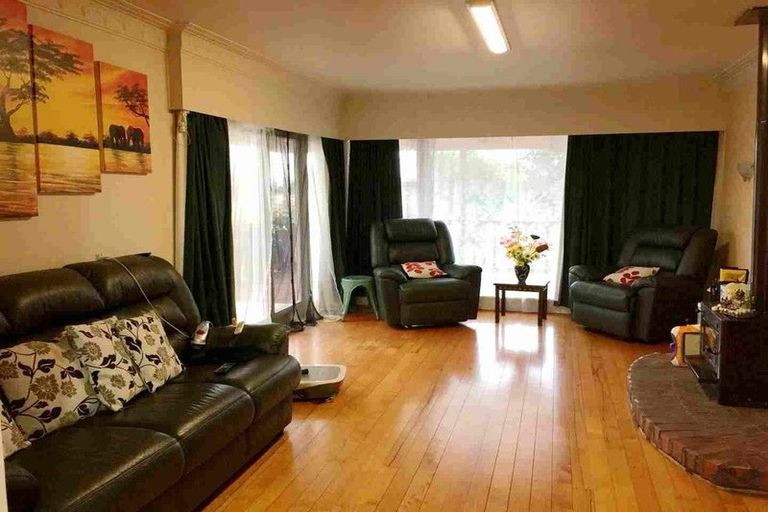 Photo of property in 70 Tiroroa Avenue, Te Atatu South, Auckland, 0610