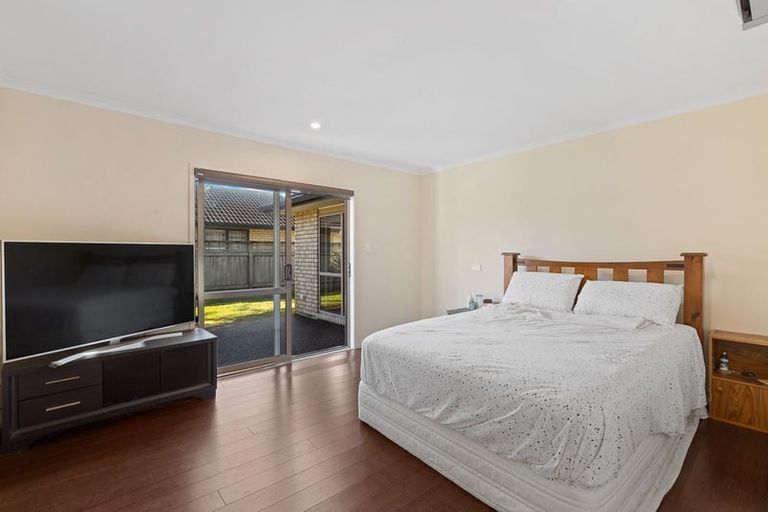 Photo of property in 6 Caffreys Avenue, Massey, Auckland, 0614
