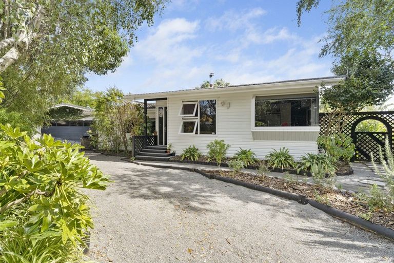 Photo of property in 15 Robert Grove, Paraparaumu, 5032