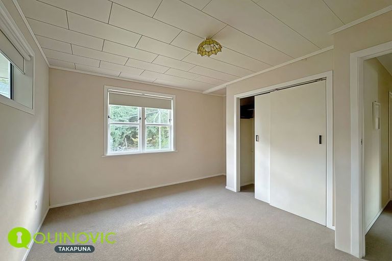 Photo of property in 1 La Trobe Street, Pakuranga Heights, Auckland, 2010