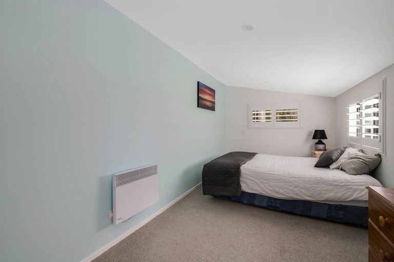 Photo of property in 6 Lancelot Road, Orewa, 0931