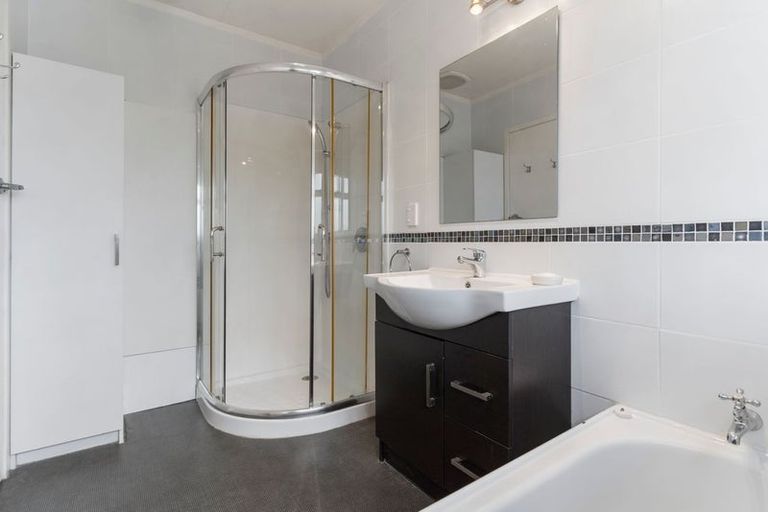 Photo of property in 3/39 Eversleigh Road, Belmont, Auckland, 0622