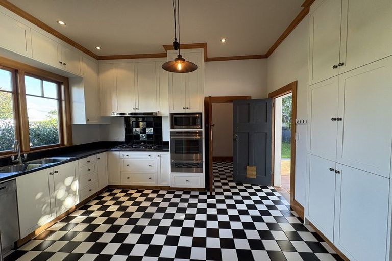 Photo of property in 61 Wellesley Road, Napier South, Napier, 4110