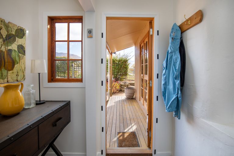 Photo of property in 180 Hall Road, Bannockburn, Cromwell, 9384