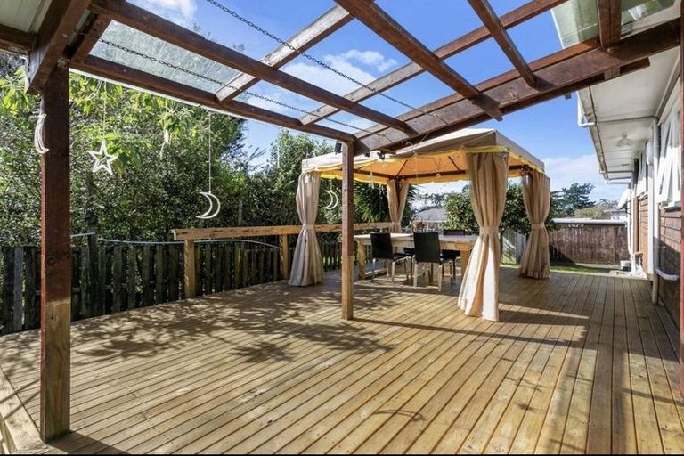 Photo of property in 1/3 De Thiery Place, Pakuranga Heights, Auckland, 2010